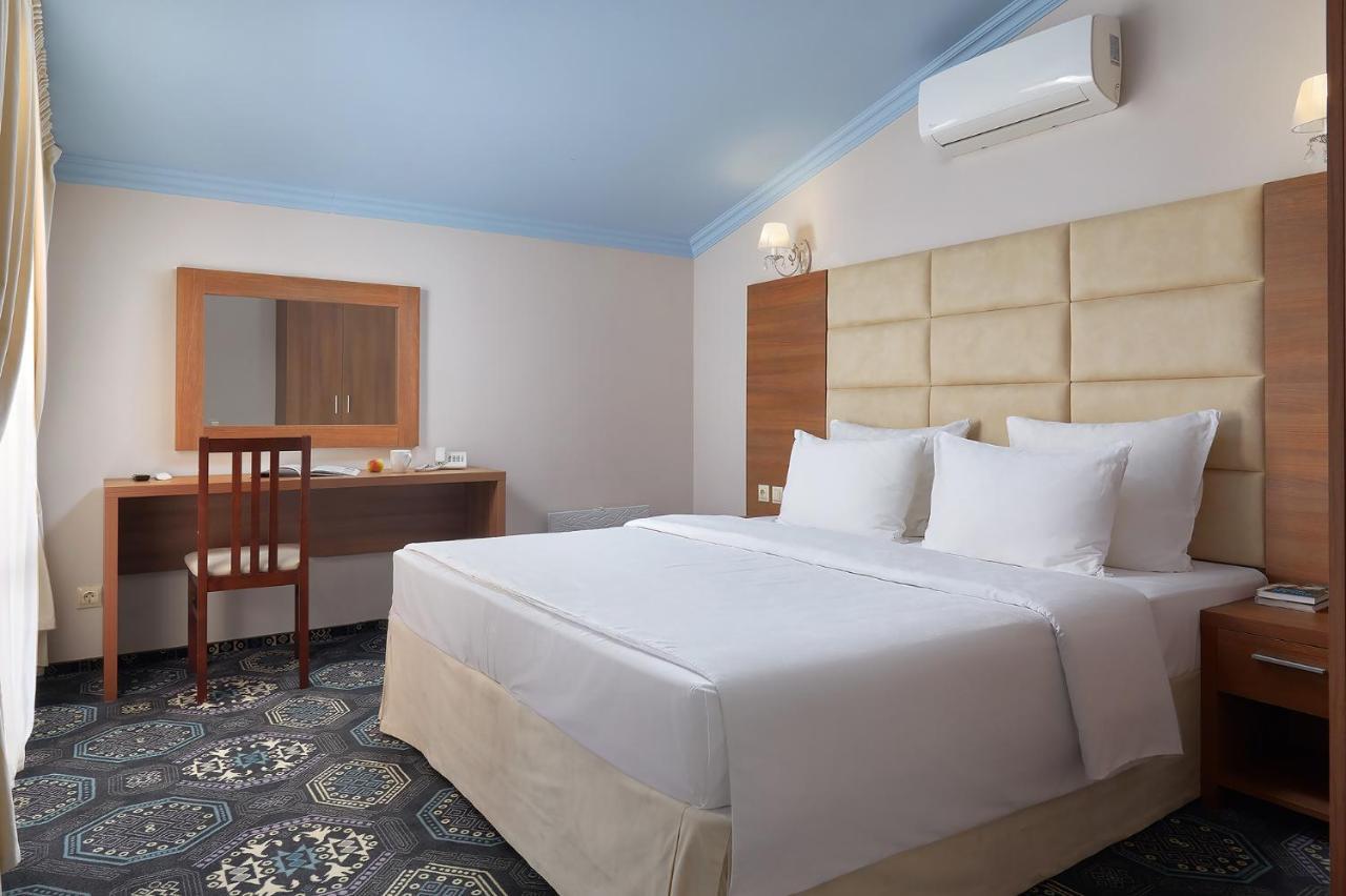 סוקהום Garuda Boutique Hotel מראה חיצוני תמונה