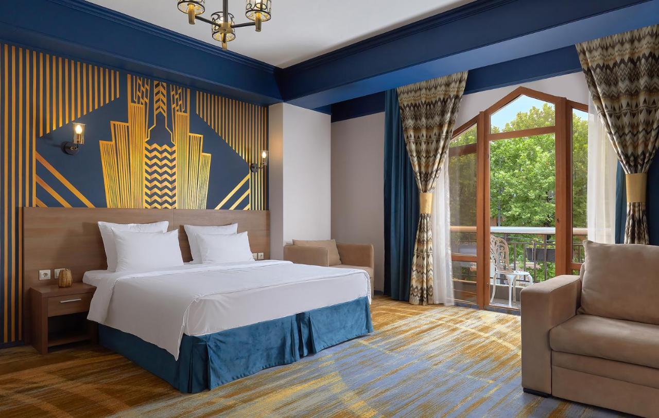 סוקהום Garuda Boutique Hotel מראה חיצוני תמונה
