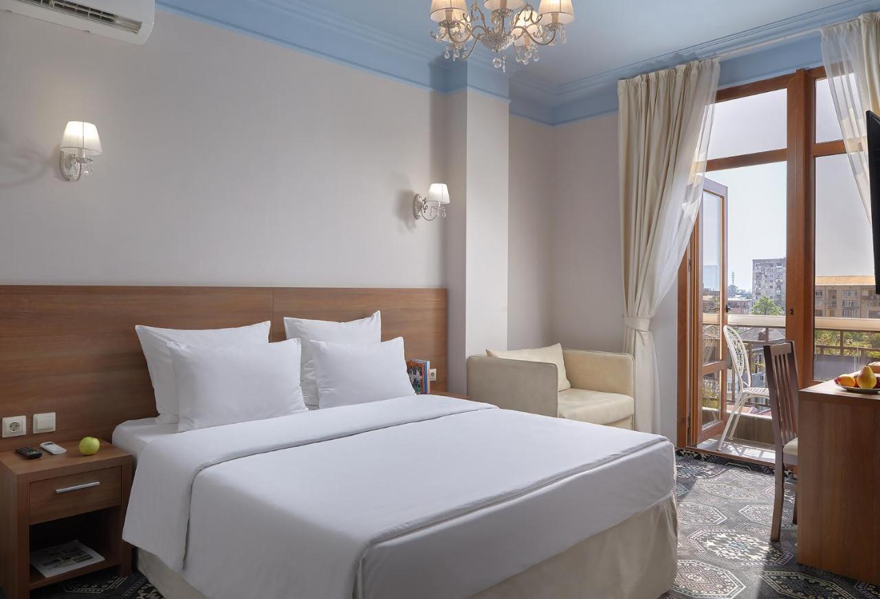 סוקהום Garuda Boutique Hotel מראה חיצוני תמונה